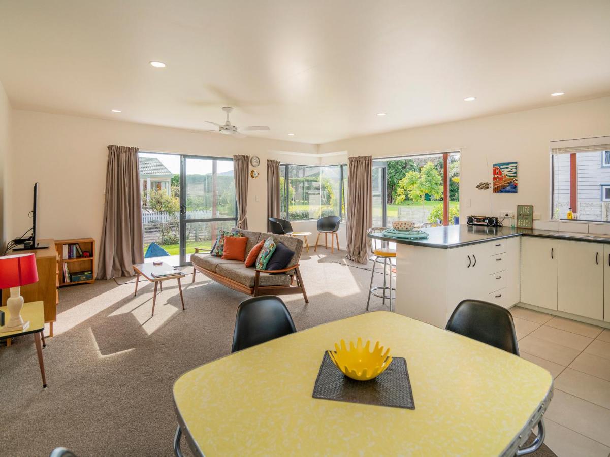 Sunlight Bach - Whitianga Holiday Home Экстерьер фото